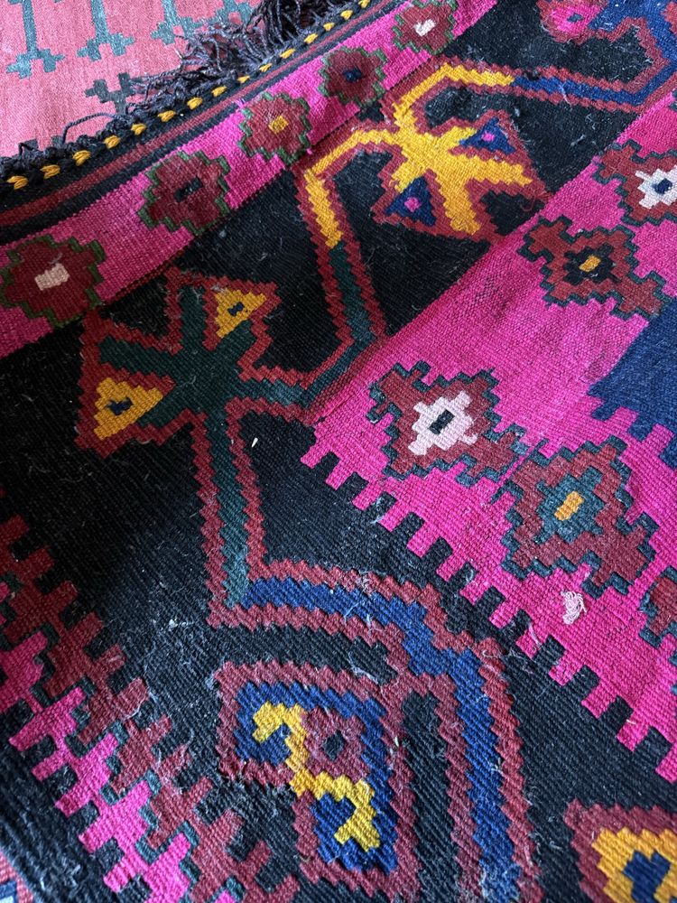 старинный безворсовый ковер