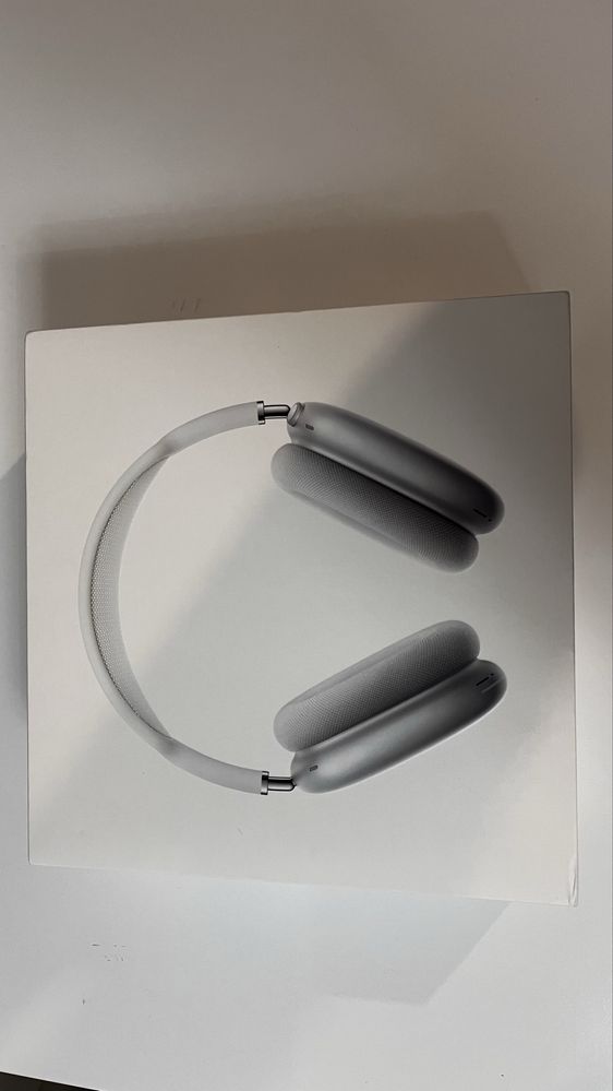 Продаю наушники air pods max.
