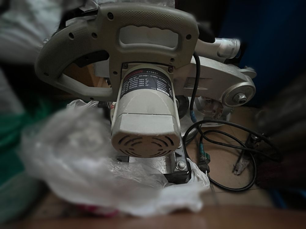 Пила торцовочная Crown CT3641