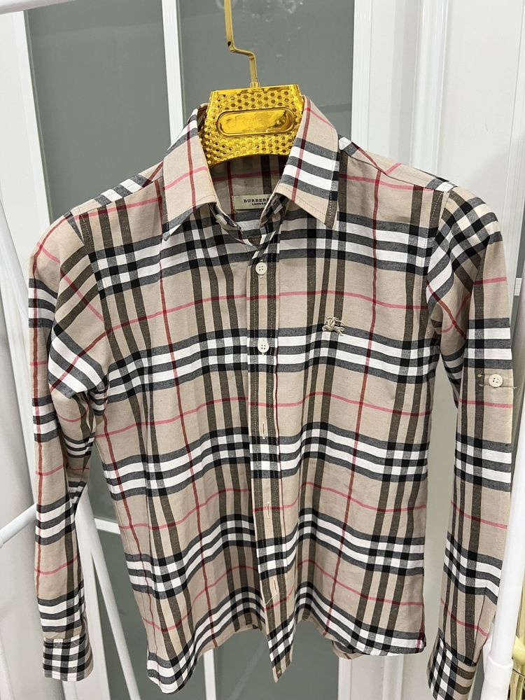 Рубашка Burberry 11-12 лет очень стильные.