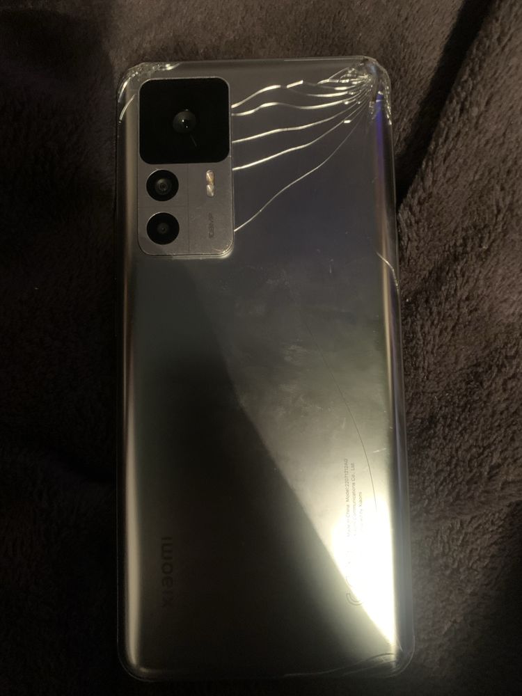 XIAOMI 12t на 256гб и REDMI Note 9на 128gb