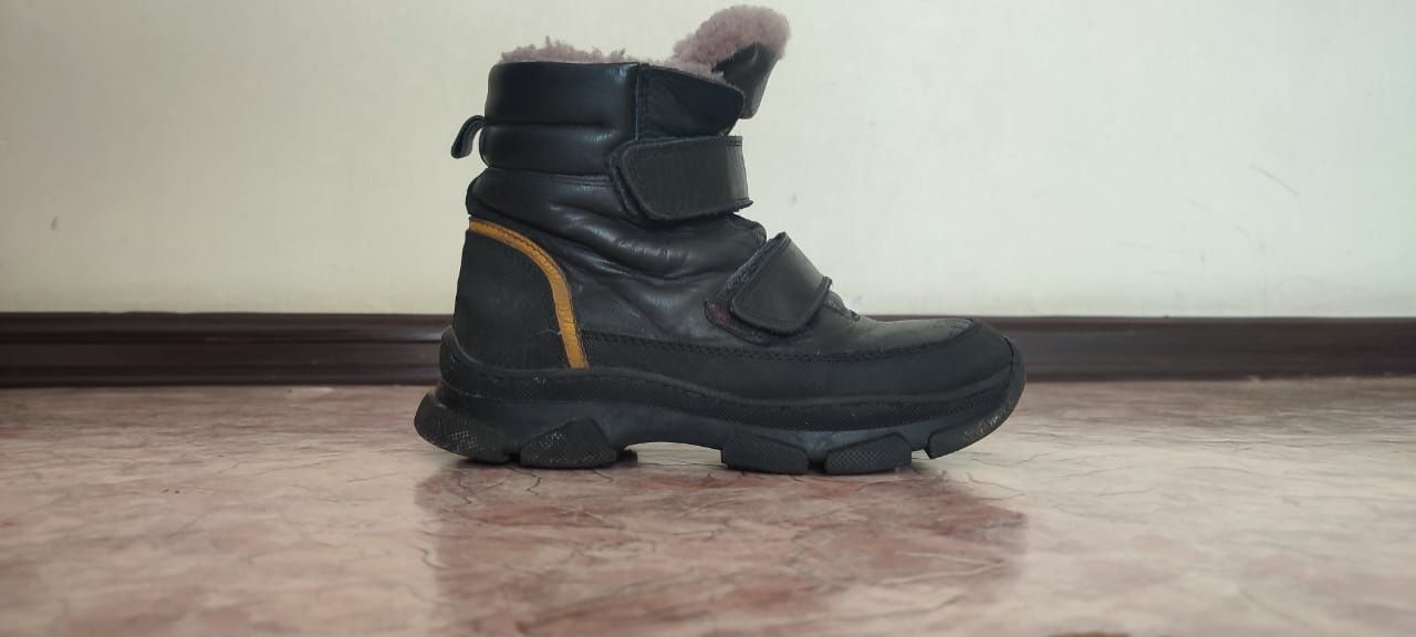 Продам зимние детские сапоги