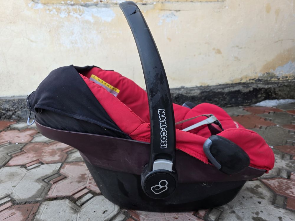 Продам детское автокресло MAXI COSI