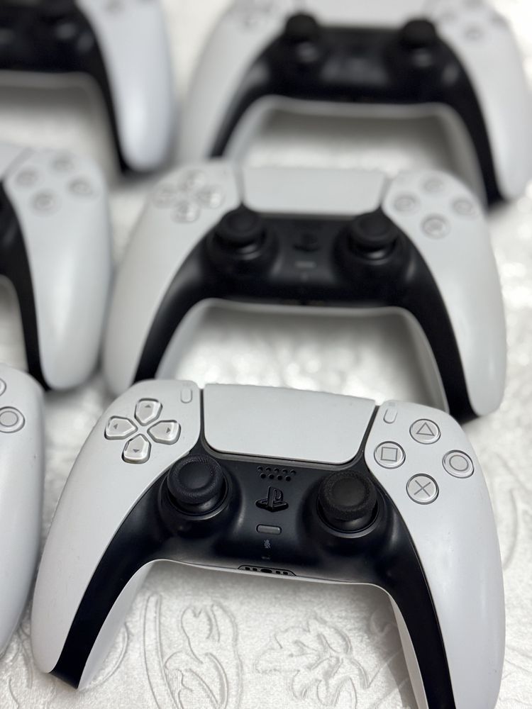Продам джостики и диски на ps5 и ps4