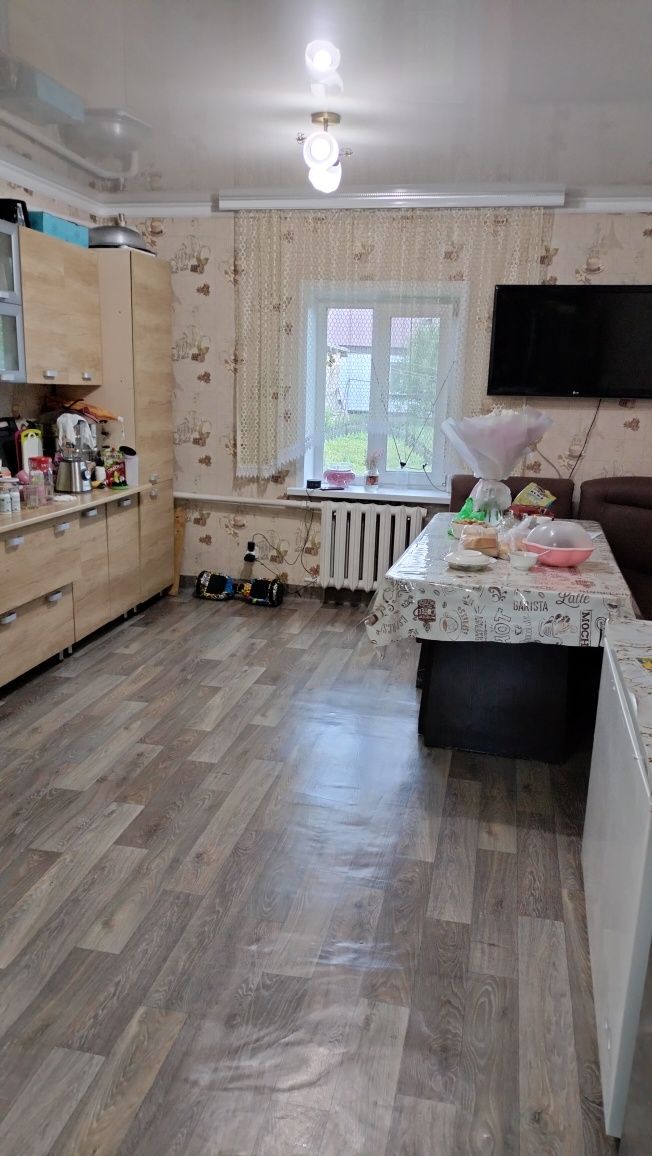 Продам дом 150 кв.м. 3 спальные комнаты большой зал и кухня санузел в