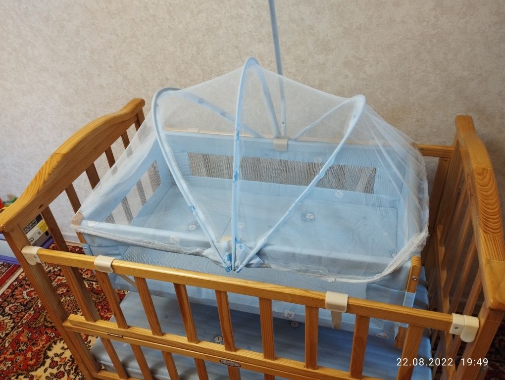 Продам детскую кроватку с люлькой