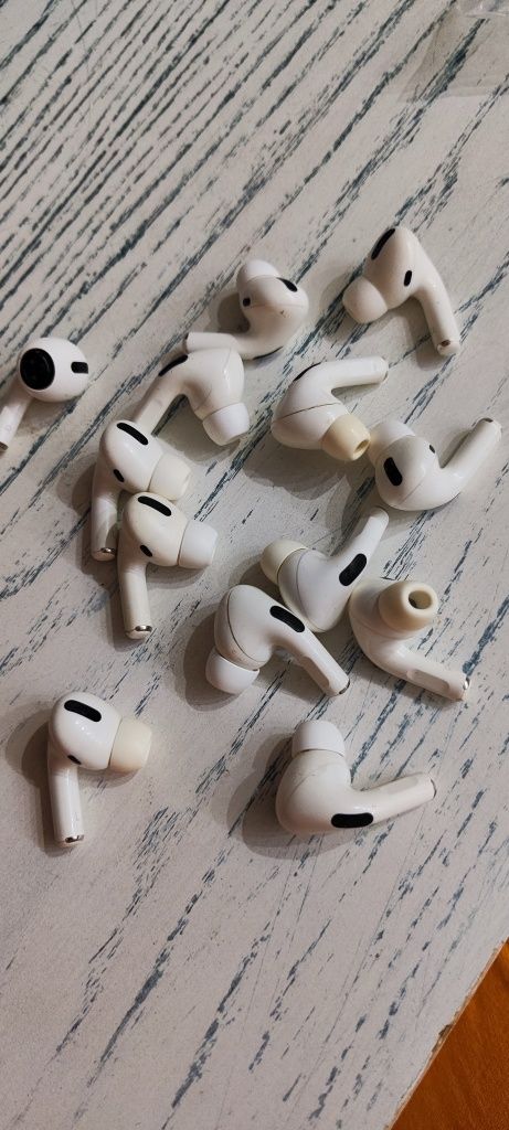 Продам оригинал правый ухо или левый ухо от Airpods pro