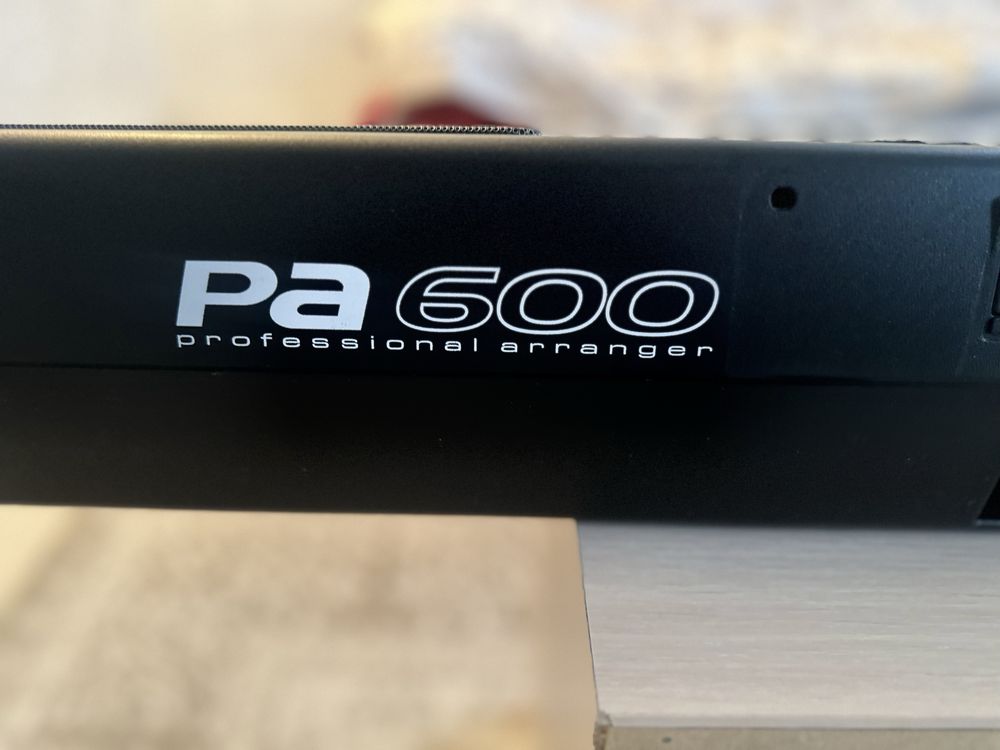 Продам синтезатор KORG PA 600
