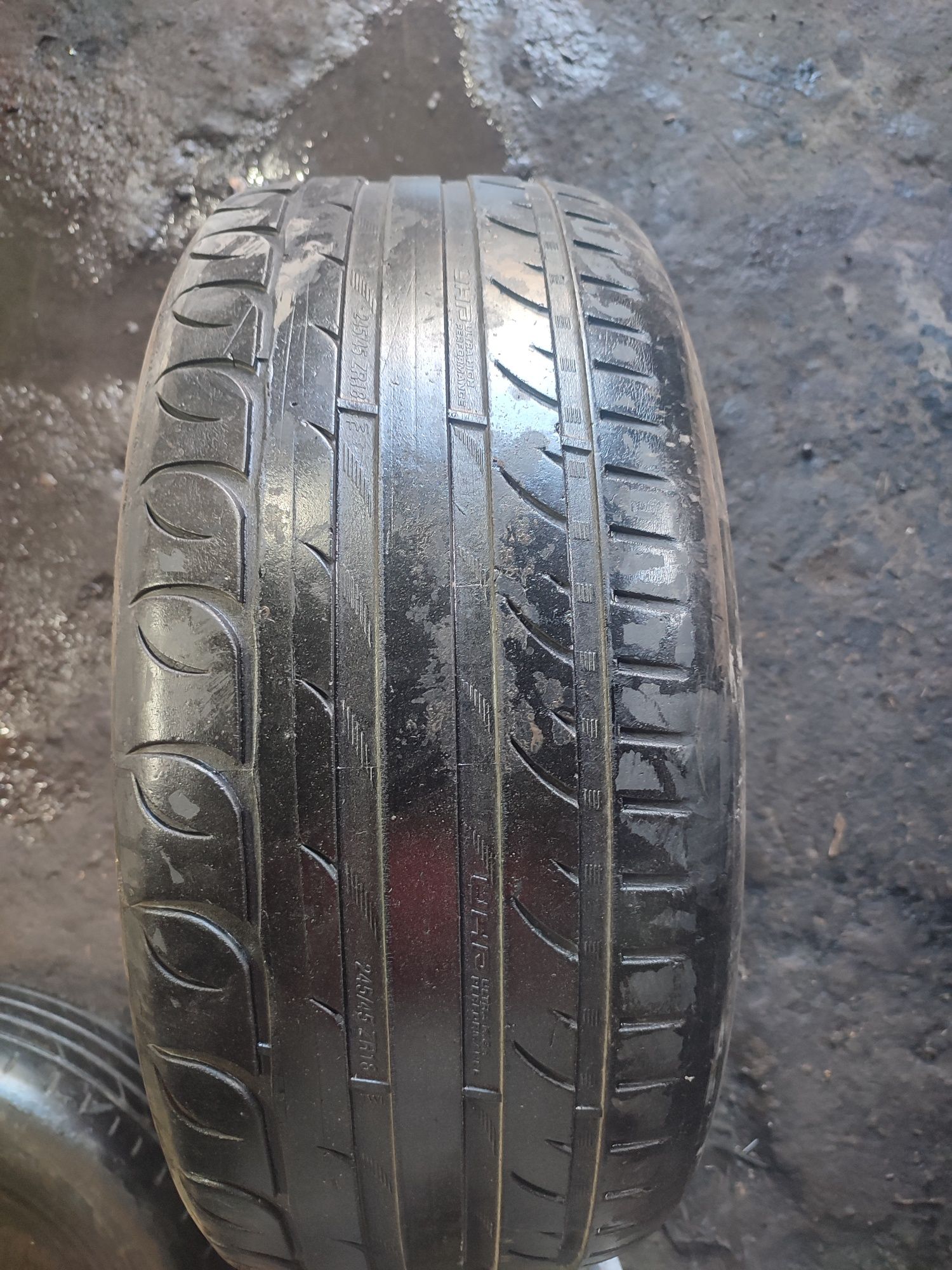 Шина безкамерка размер 245/45 ZR 19