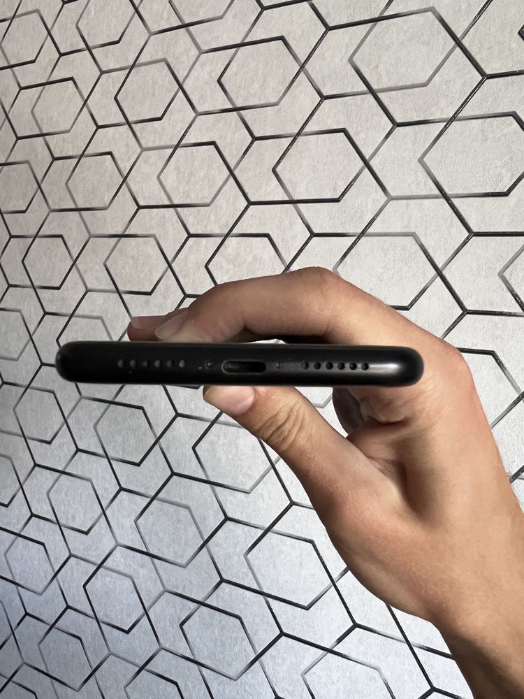 iPhone XR в хорошем состоянии