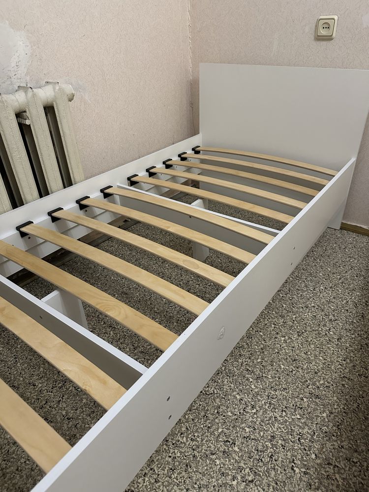 Продам кровать с матрасом