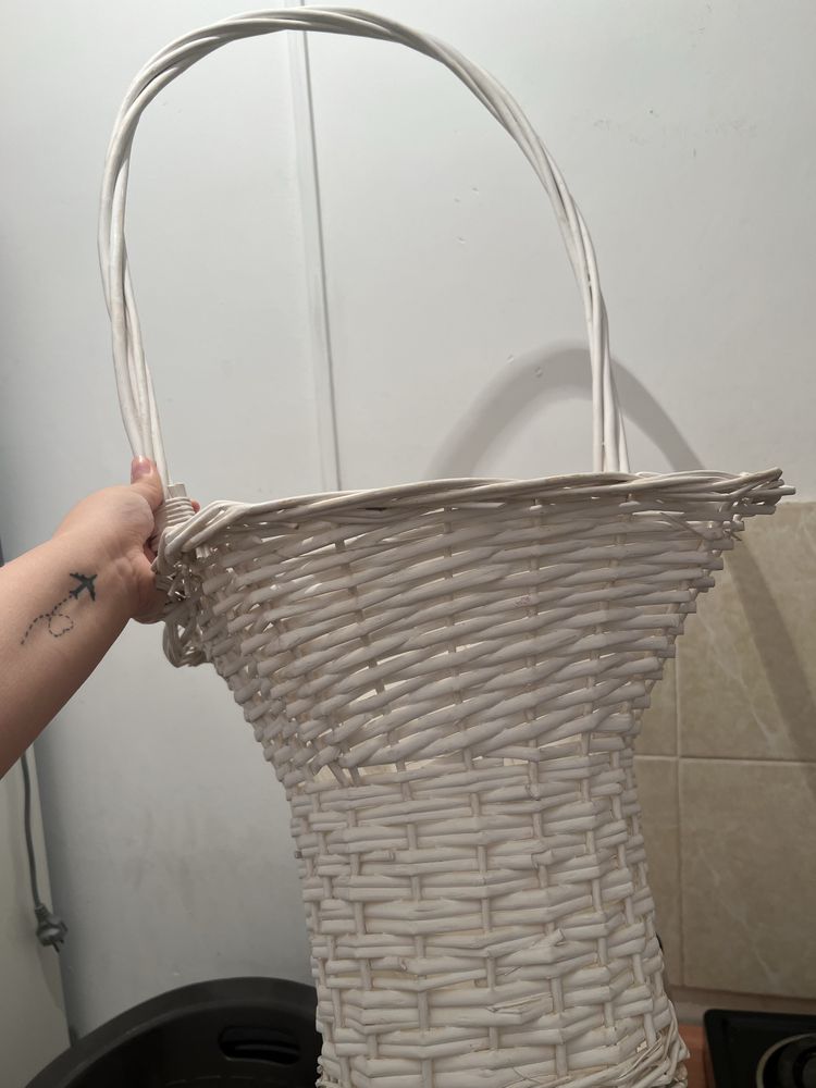Продам корзину  белую