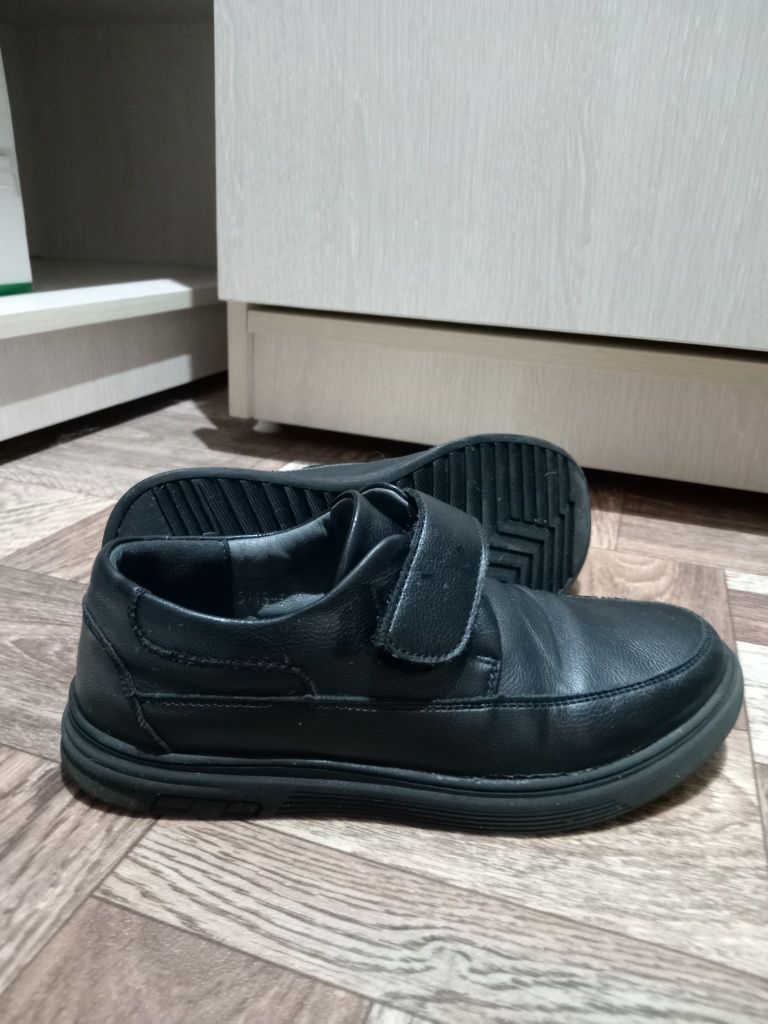 Продам туфли на мальчика