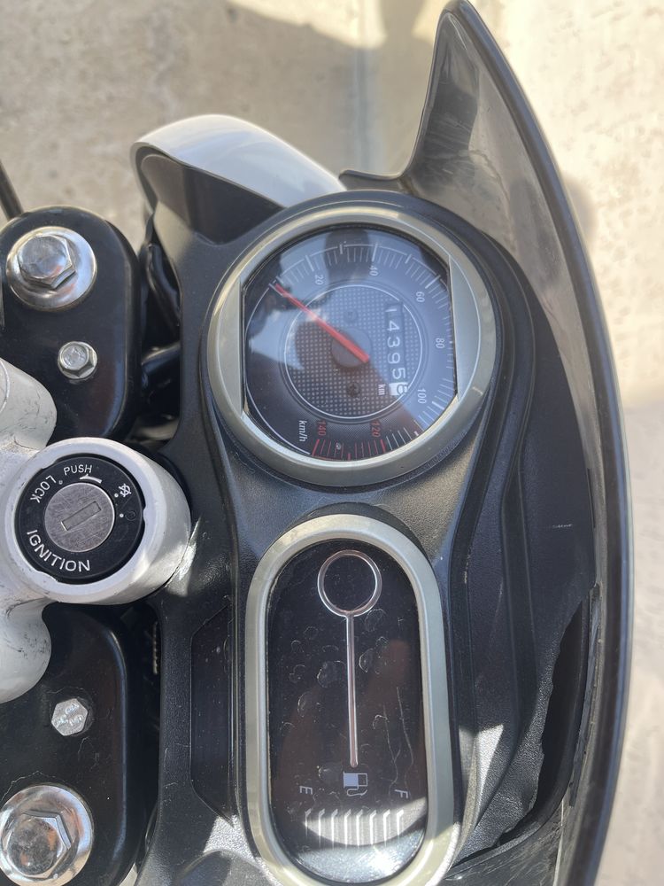 Продаётся мотоцикл Bajaj V15