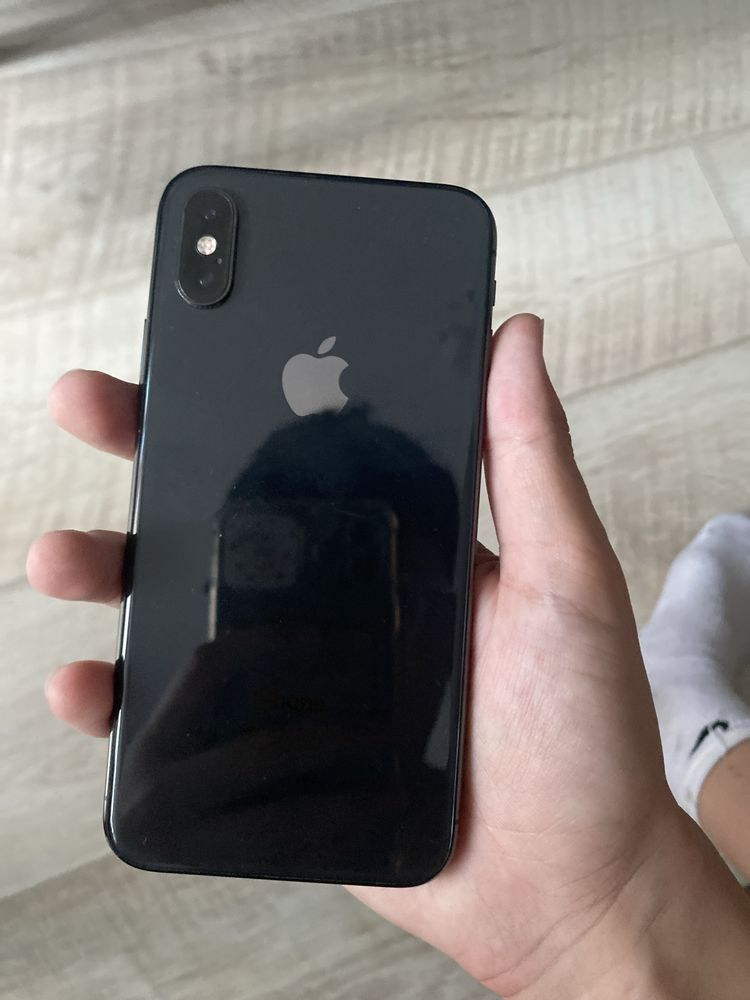 Продам айфон xs на запчасти или починить!!!
