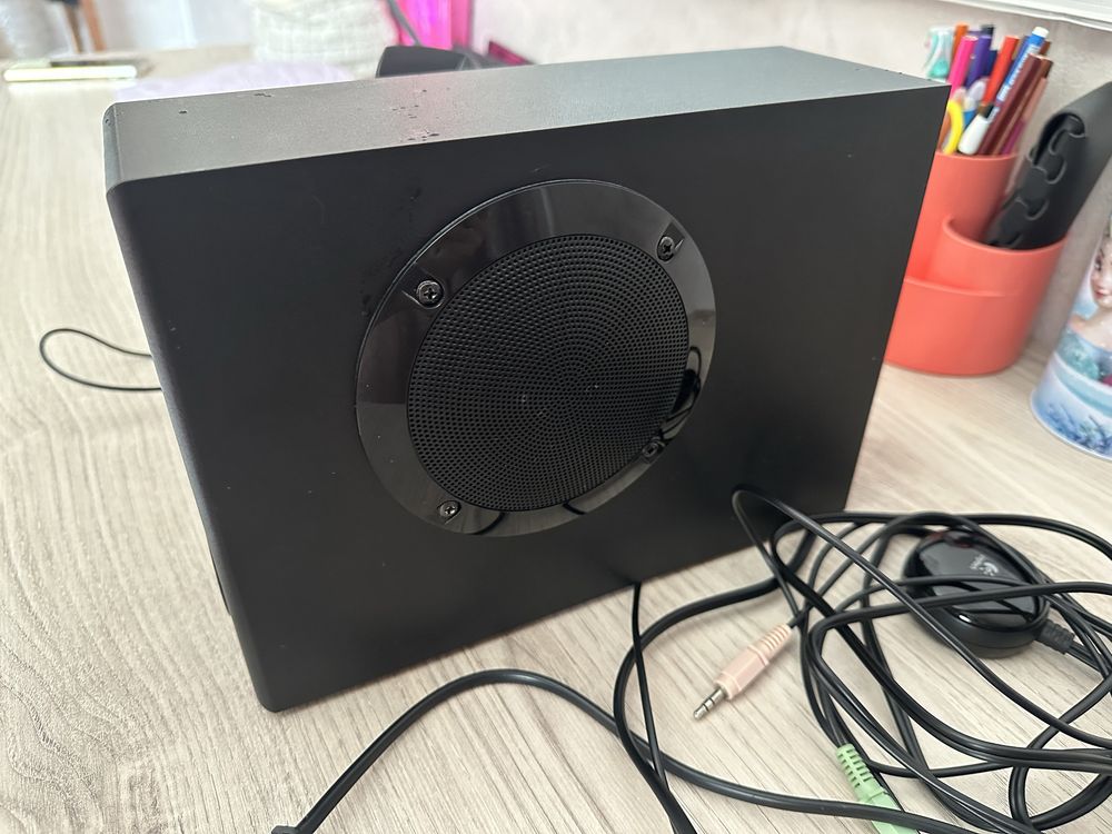 Продам колонку Logitech отлчиного качества