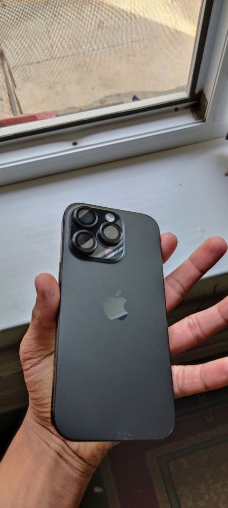 IPhone 16 pro black titanium