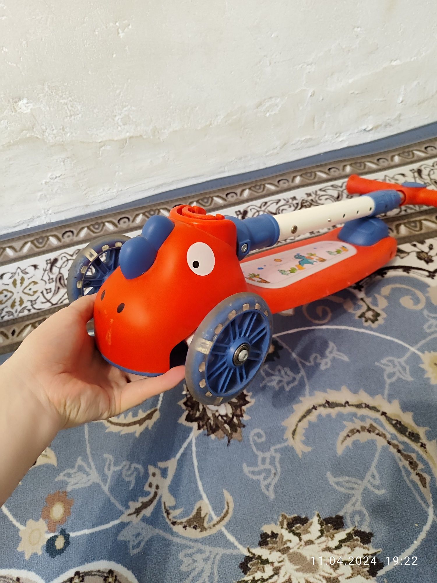 Детский самокат продам
