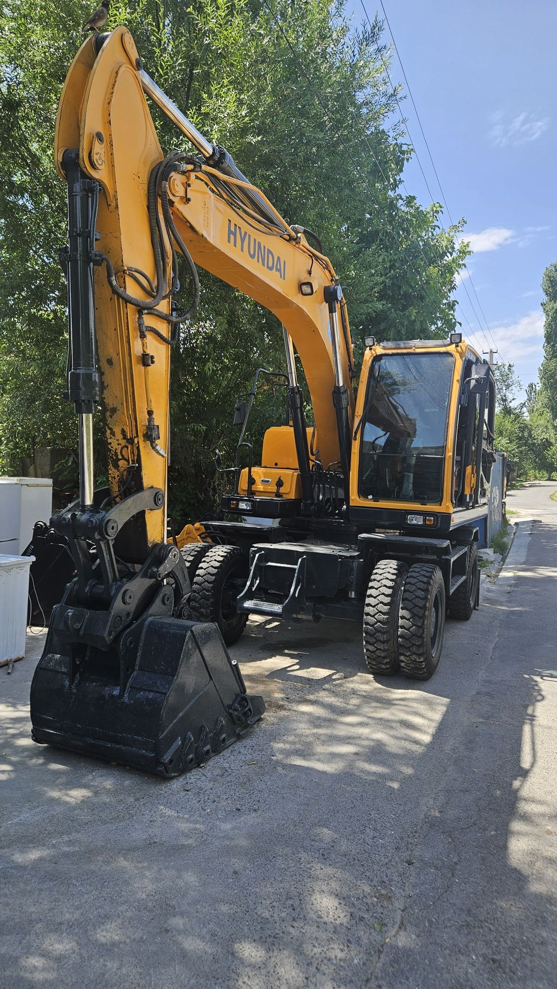 Погрузчик 3 кубтык и экскаватора колёсные 140