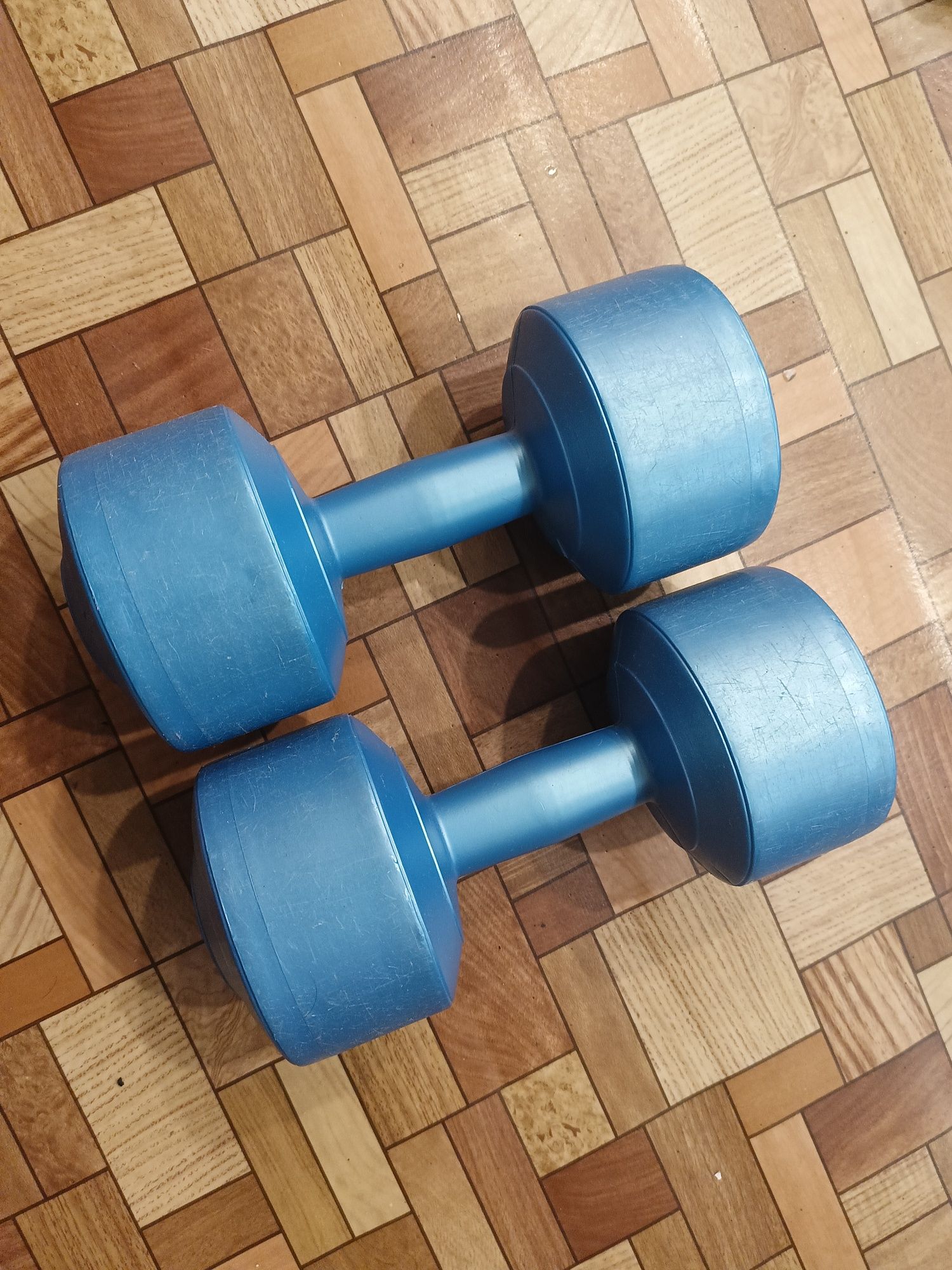 Продам гантели 5кг