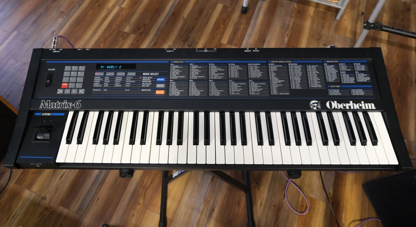 Аналоговый синтезатор 1987 года Oberheim Matrix 6.