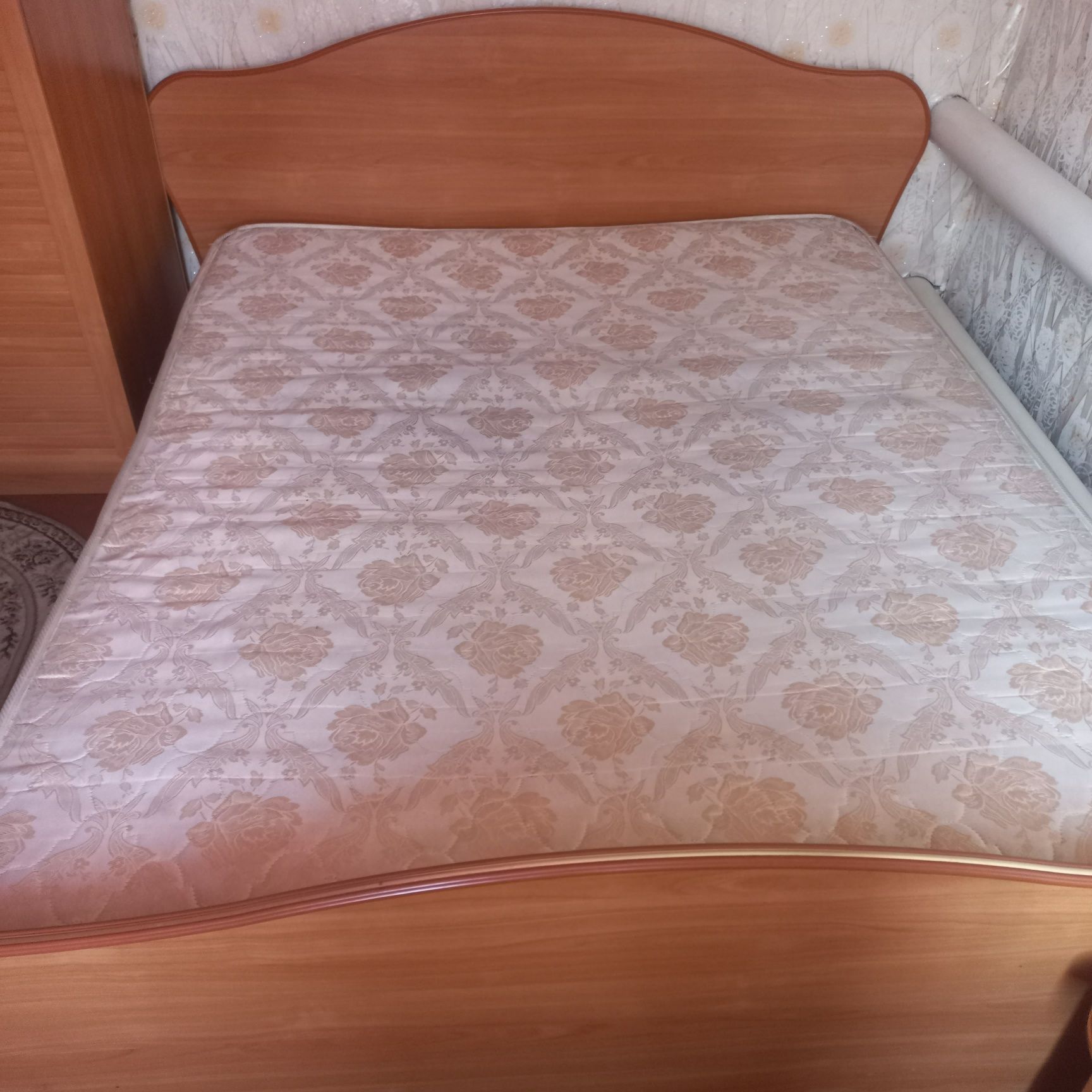 Продам спальный гарнитур