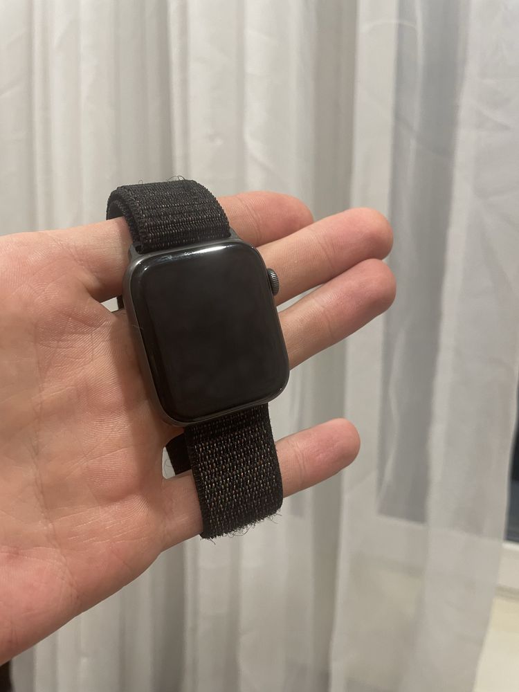 Продам Apple watch Series 4 44mm