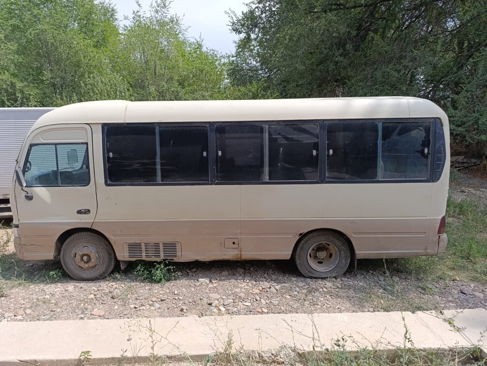 Микроавтобус на ходу