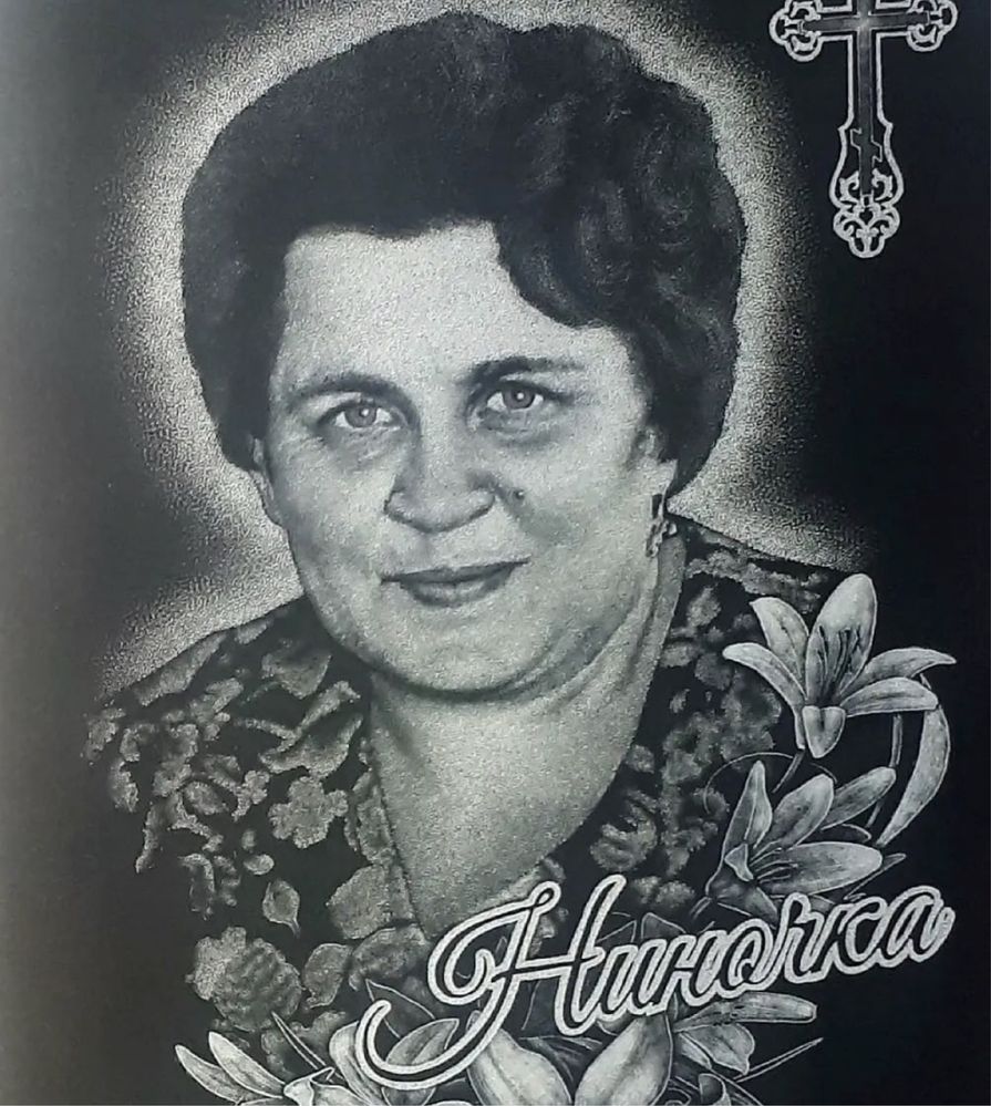 Памятники, портреты, надписи