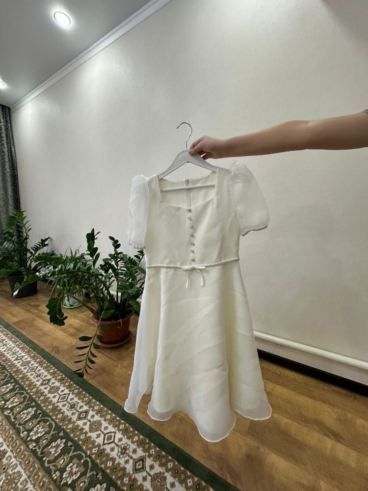 Продам платья для подростков