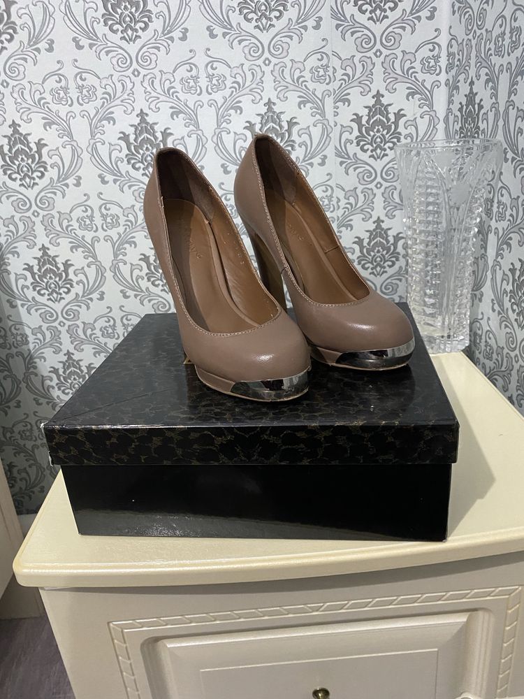 Продам туфельки и ботинку