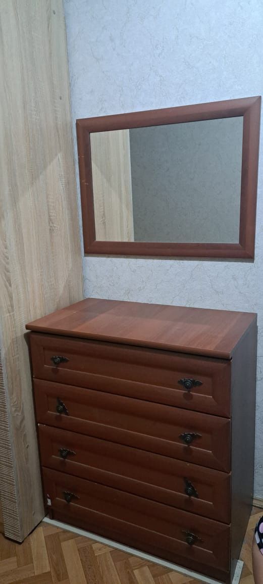 Продам комод с зеркалом