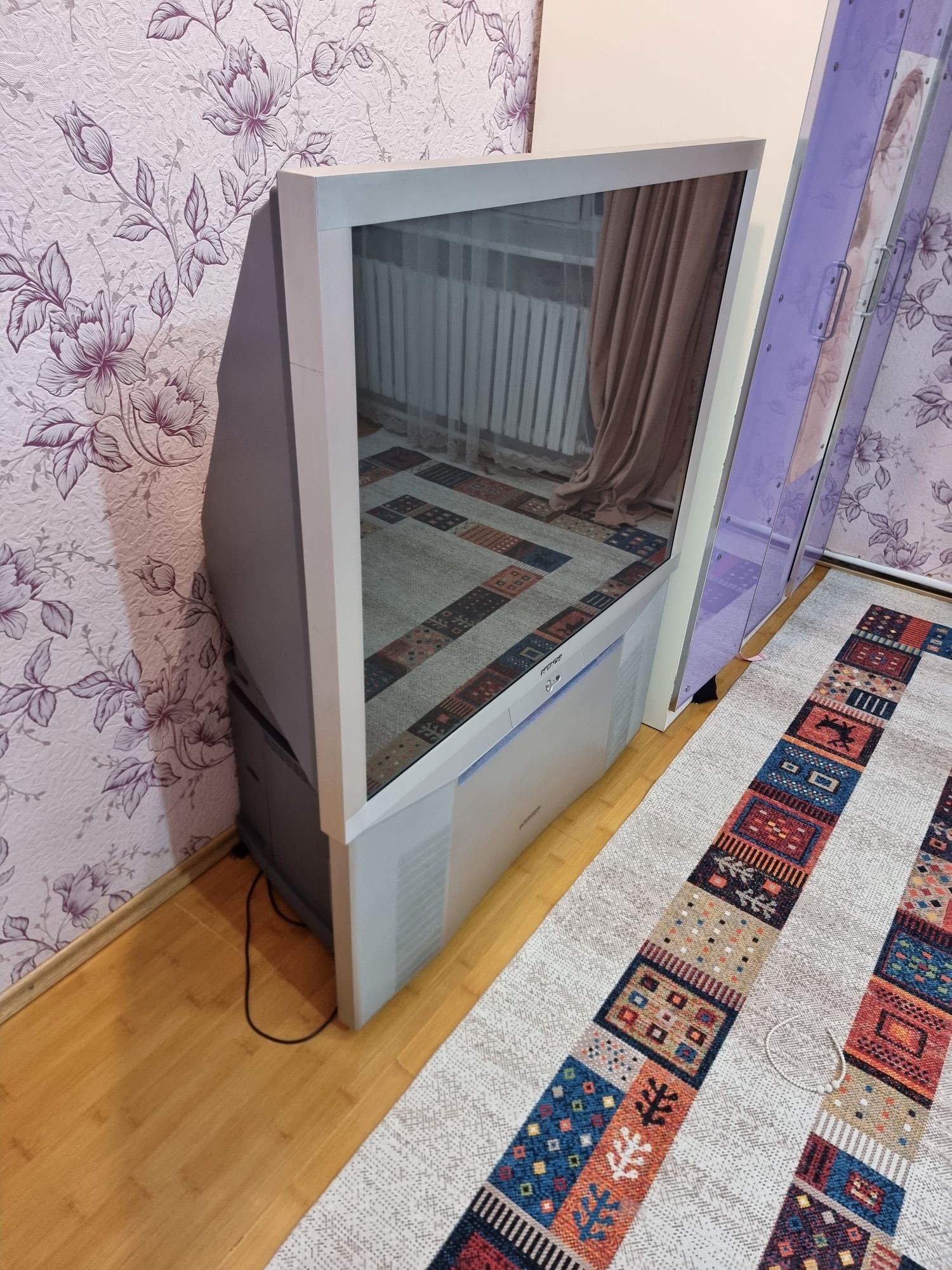 Телевизор HITACHI