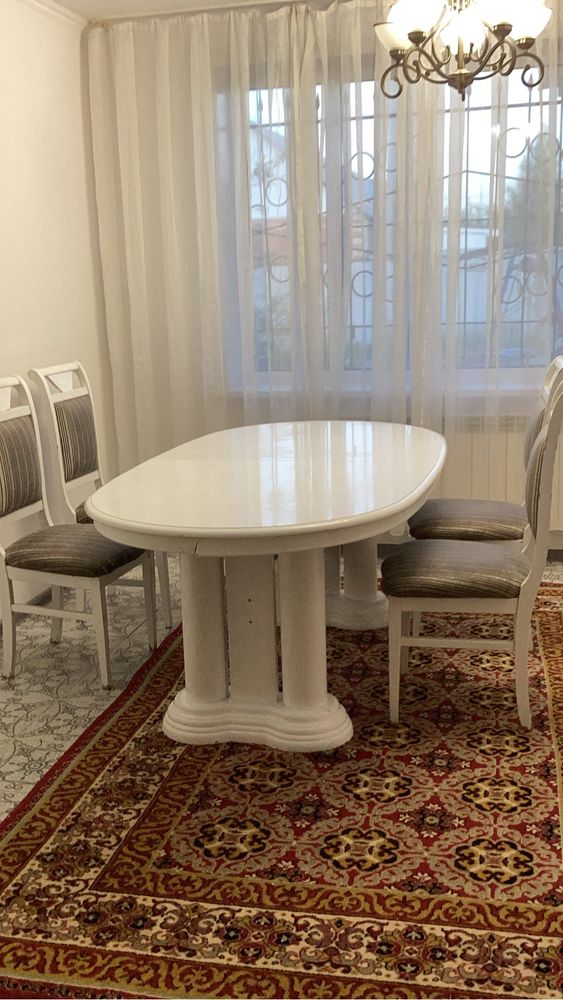 Срочно продам стол и стулья