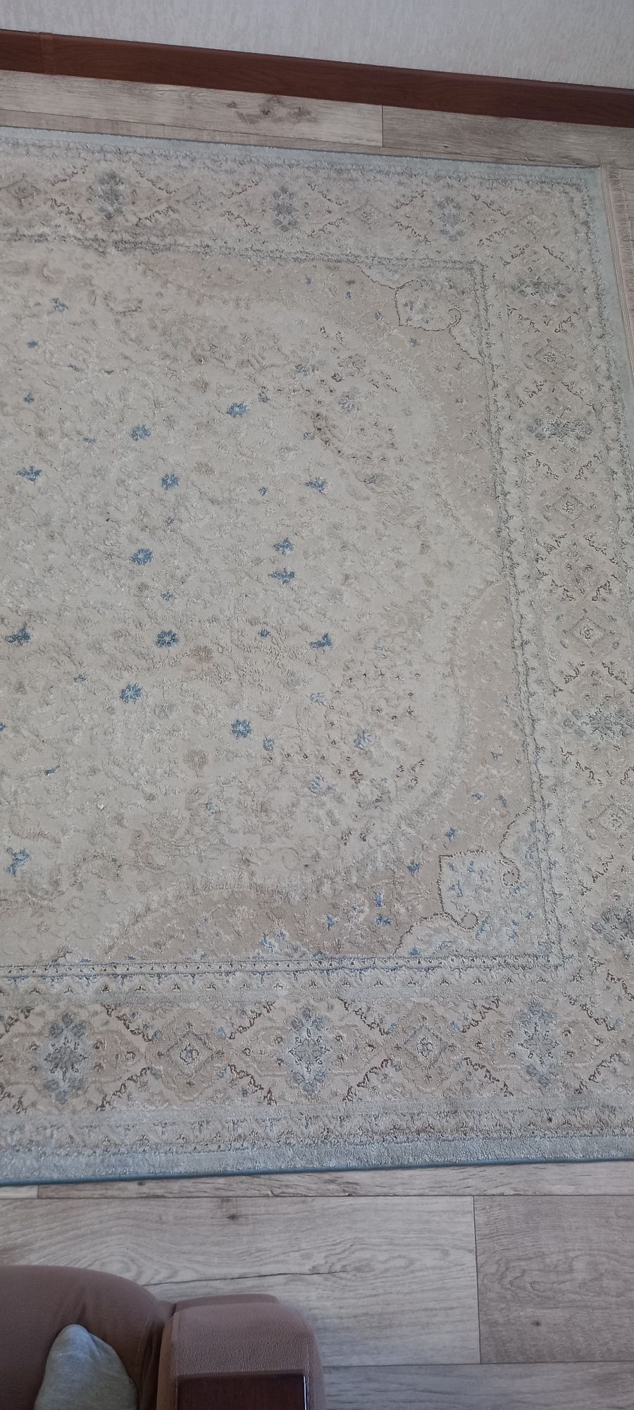 Продам красивый ковёр 2×4