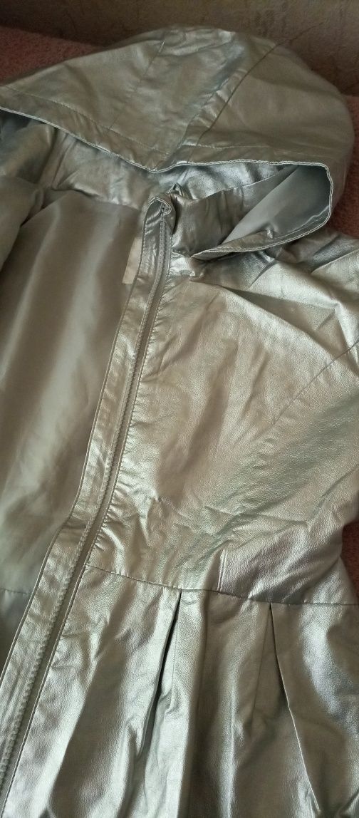 Продам плащ для девочки