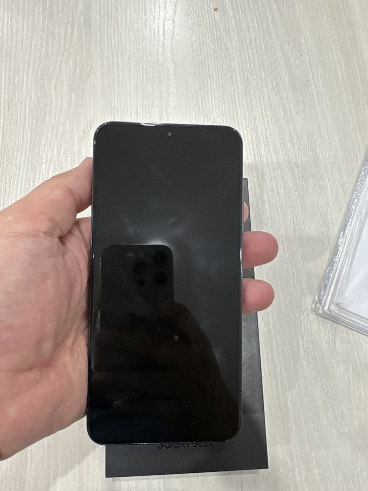 Samsung S22+ 256 Gb + наушники (на гарантии)
