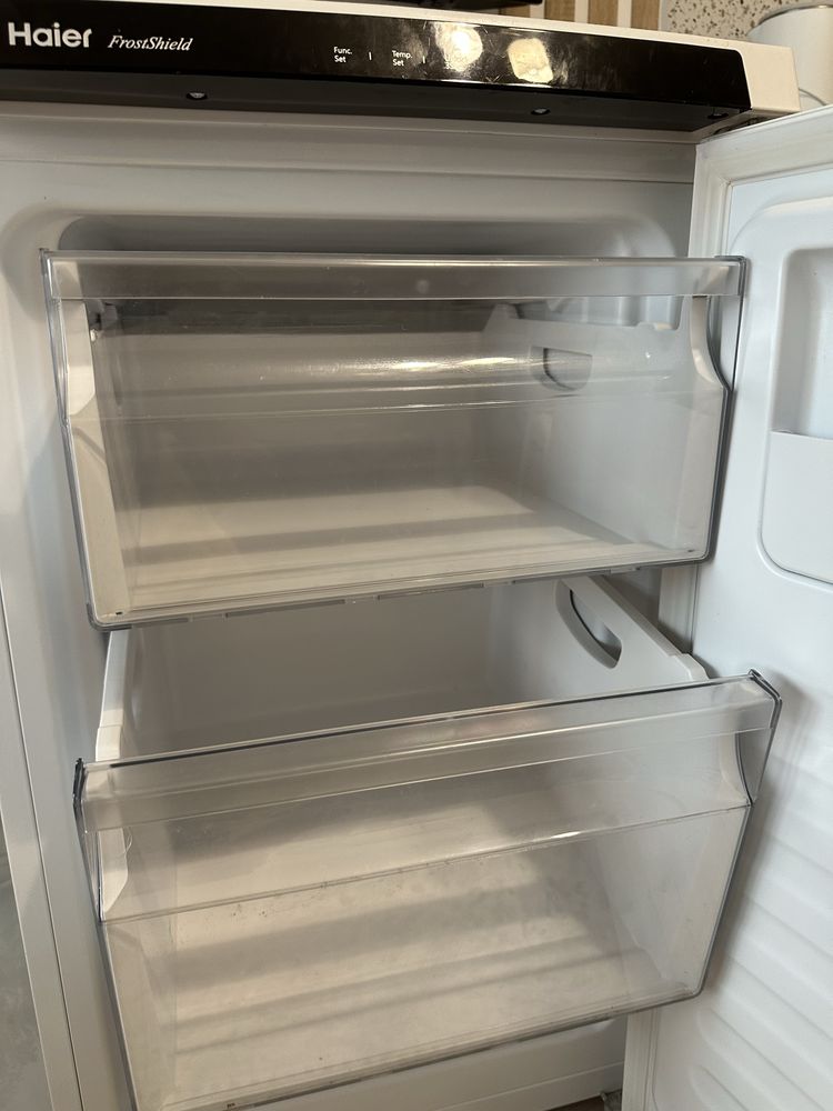 Продам морозидьник в идеально состоянии . 55 тыс . Торг етсь . Срочно!