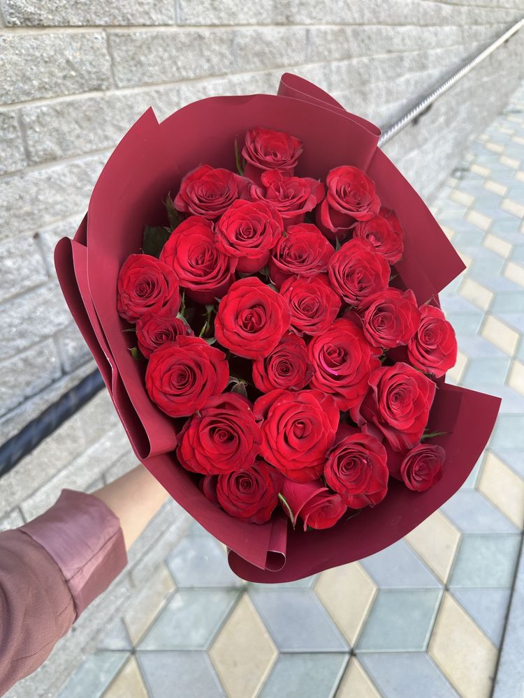 Продаю красивые красные розы