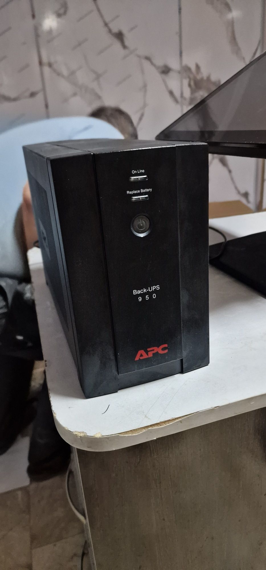 Источник бесперебойного питания APC Back-UPS 950VA