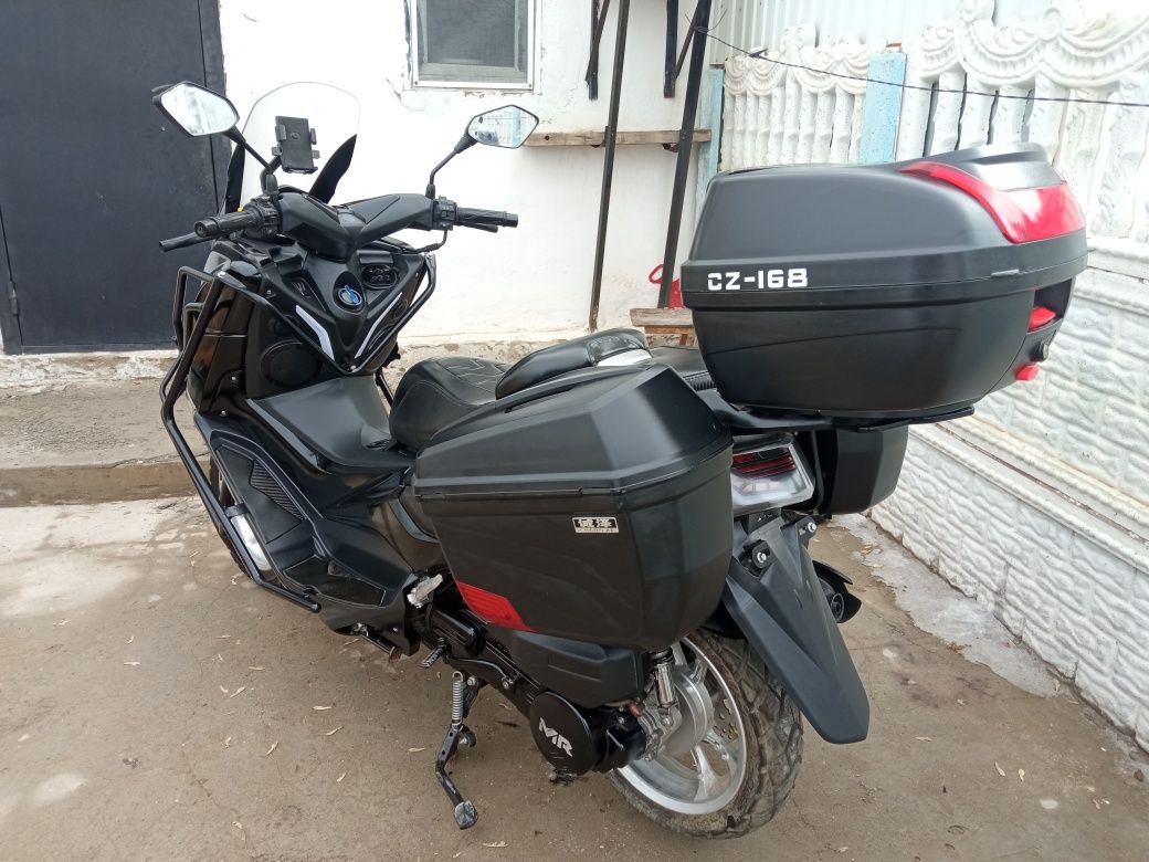 Продам скутер Нмакс