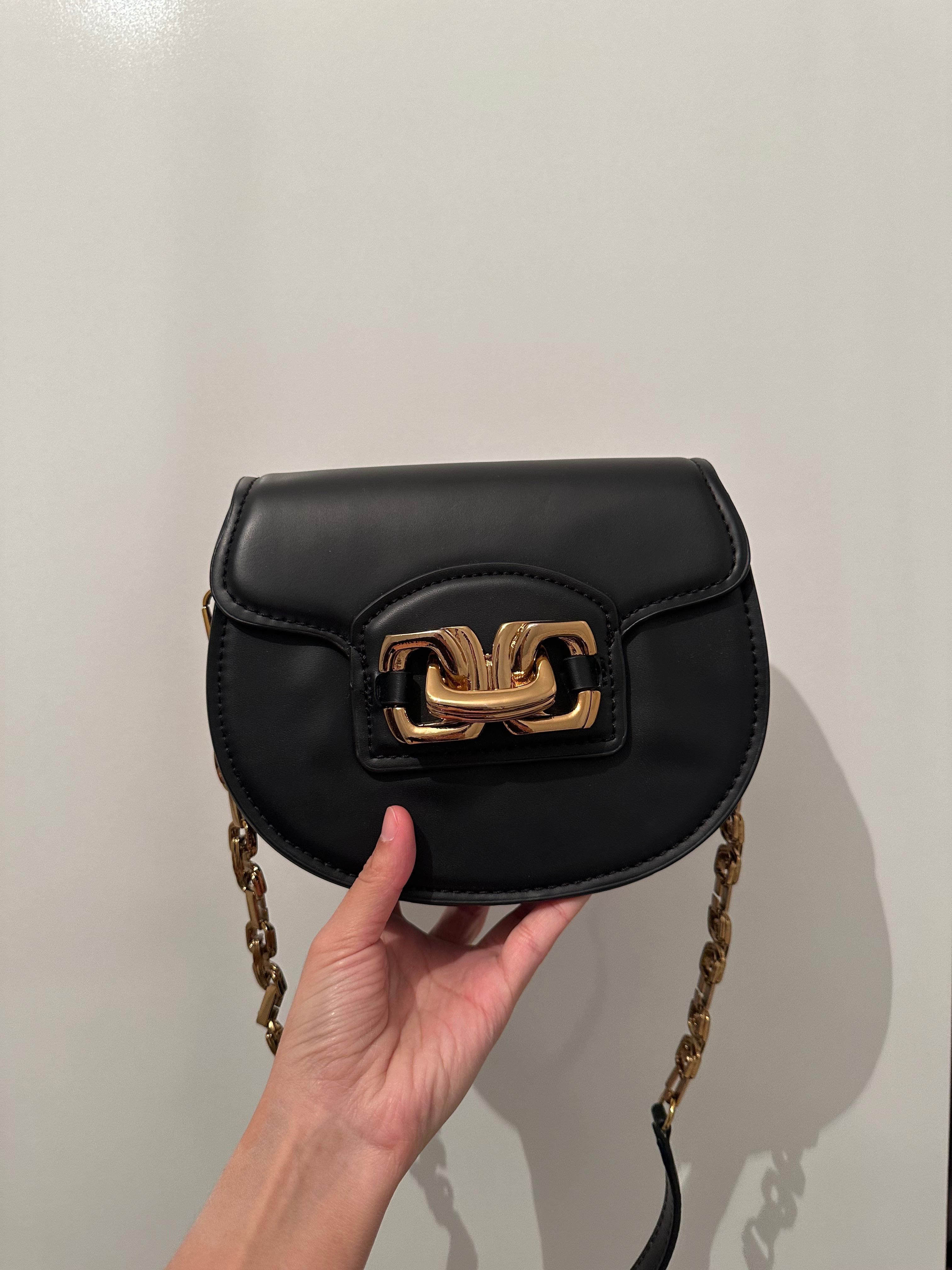 Черная сумка ZARA с металлической вставкой