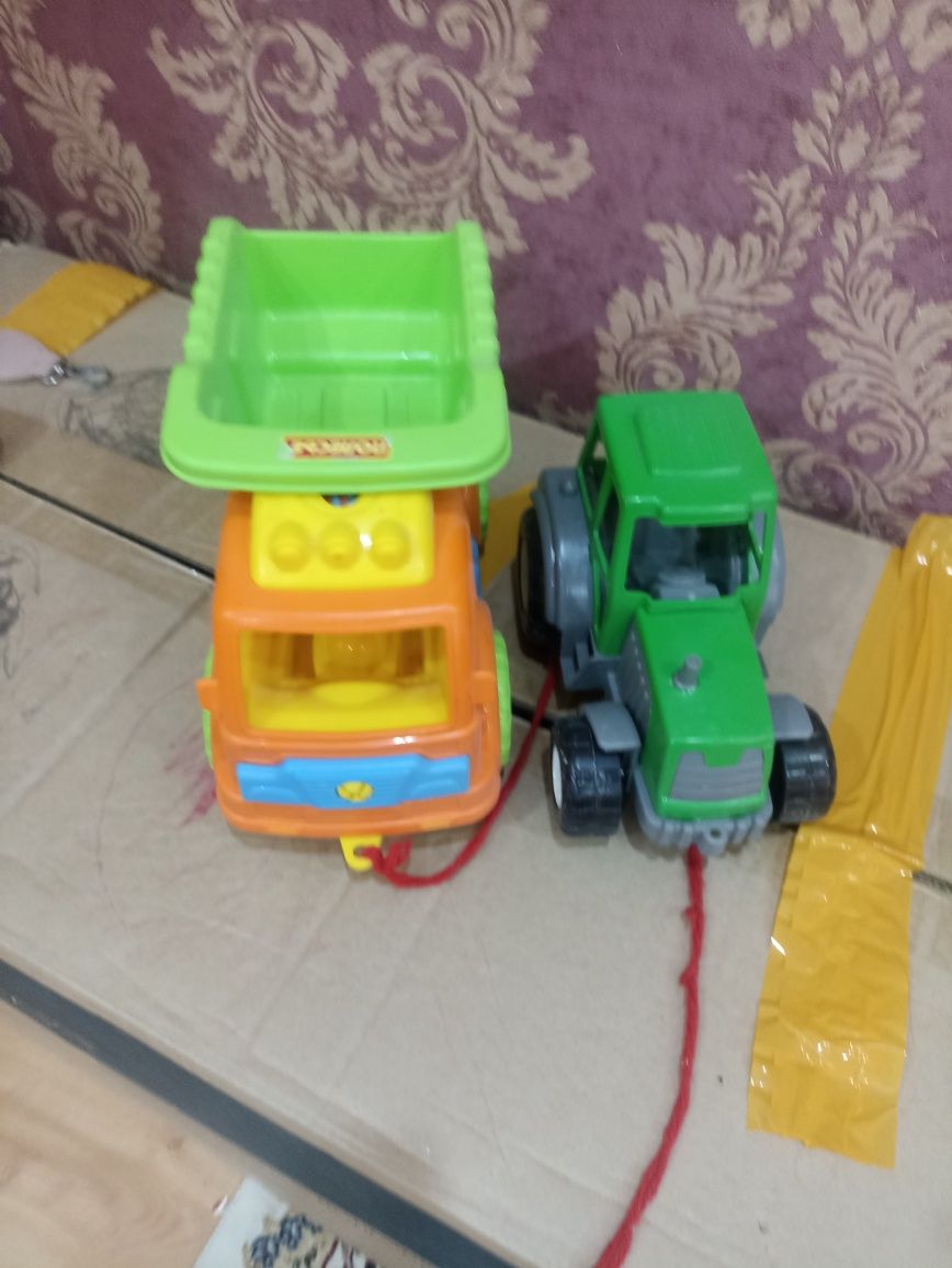 Продам игрушки трактор