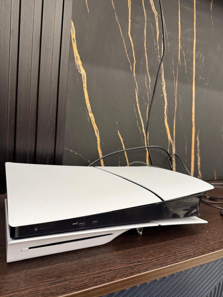 Sony Playstation 5 slim.