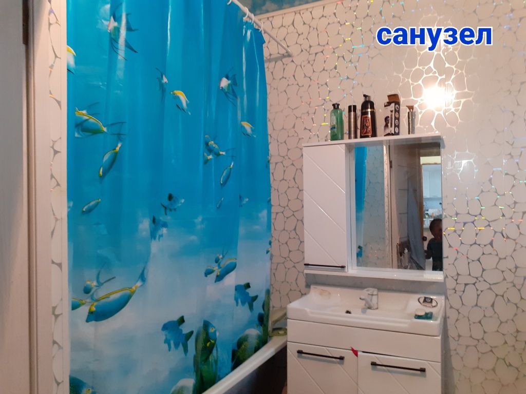 Продается 4-комнат частный дом
дом в самом Геологе. Магазины,
полик