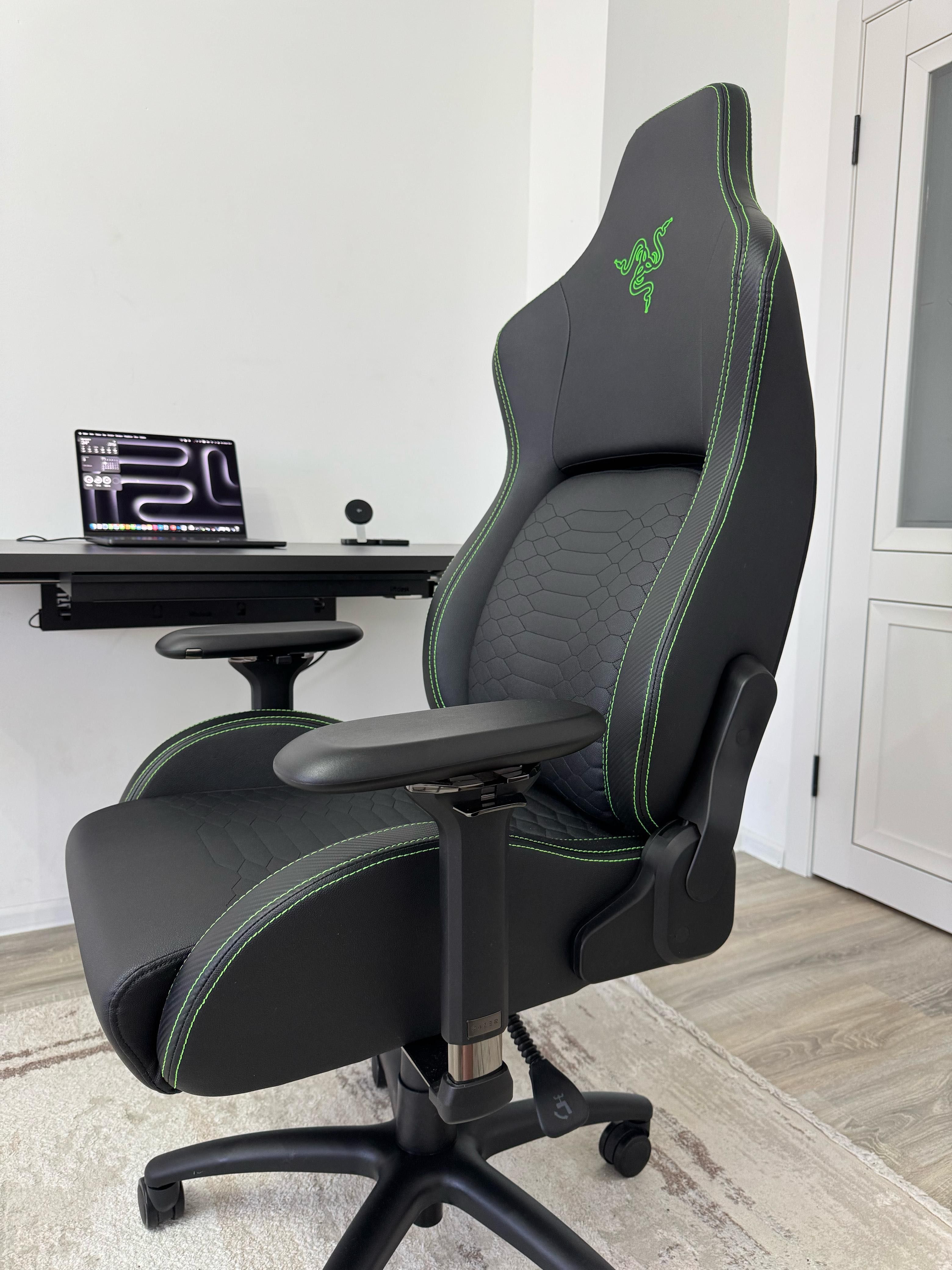 Продам игровое кресло Razer