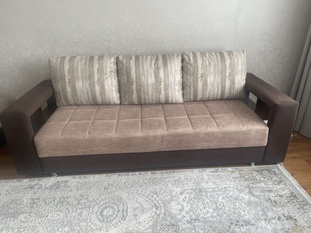 Продам диван + 2 кресла + пуфик