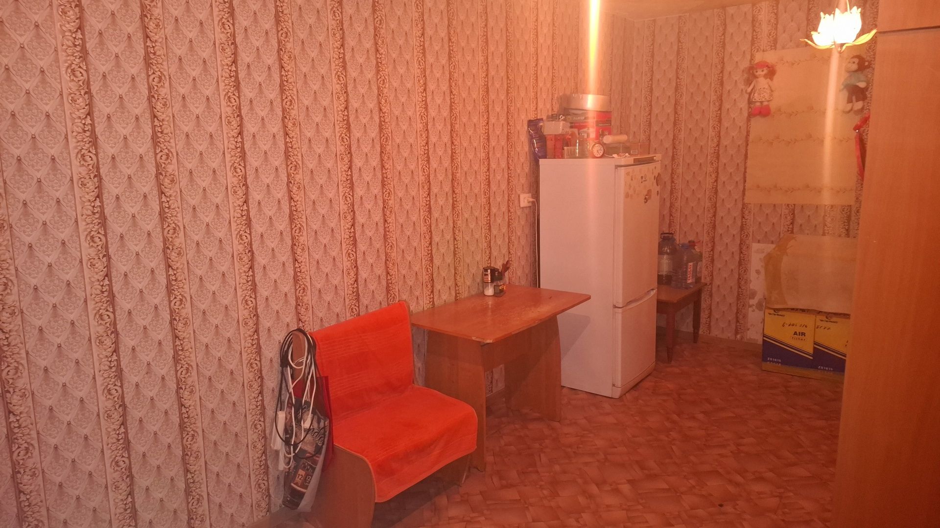 Продам комнату в общежитие 18 квадратов,  4 этаж из 5, комната тёплая
