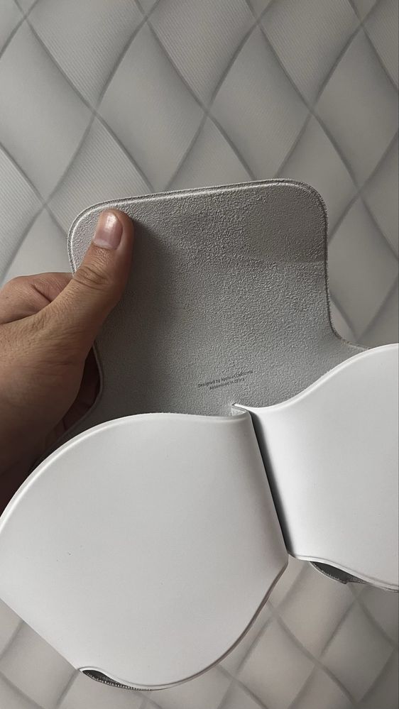 Продаю наушники air pods max.