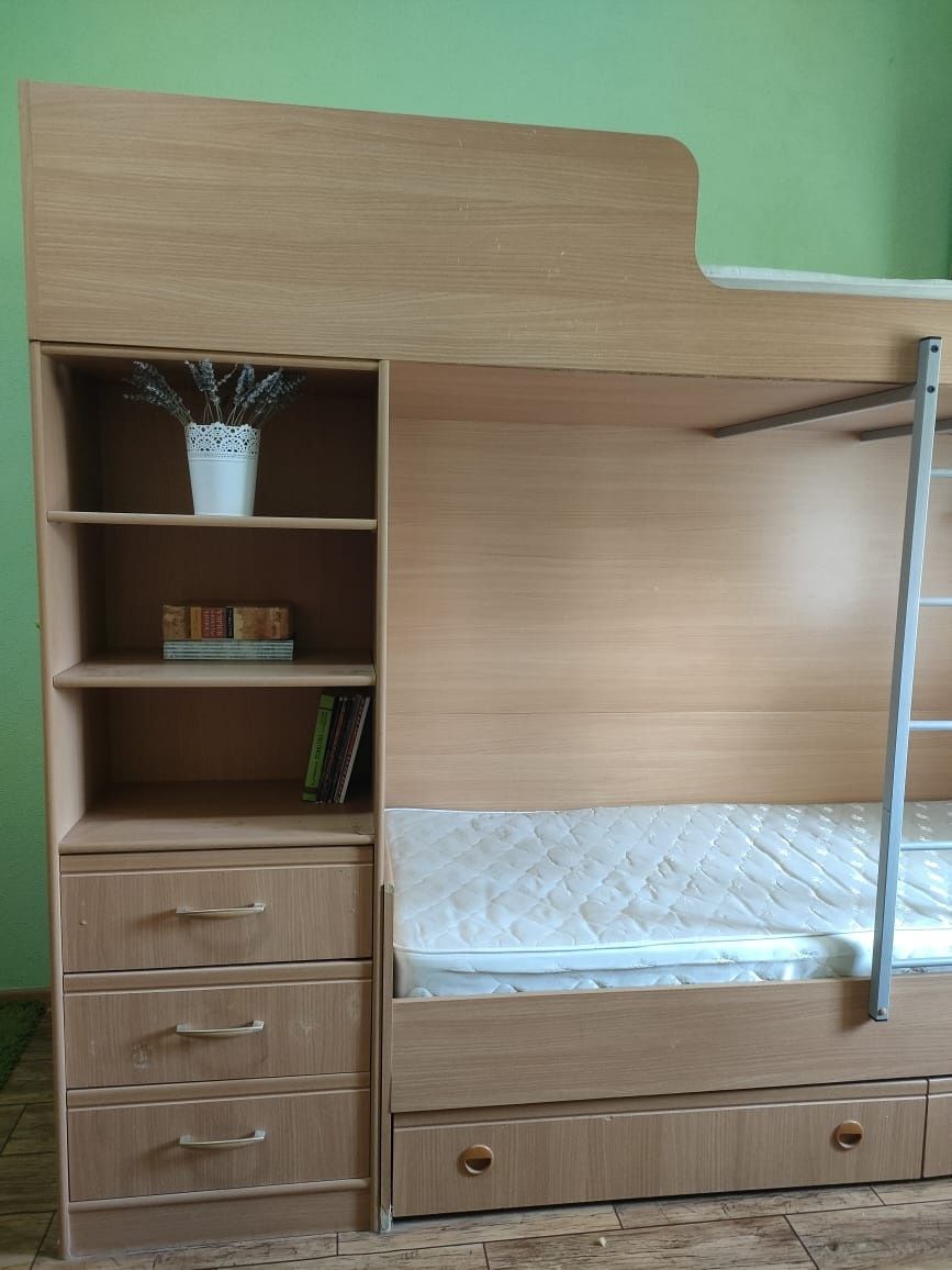 Прдается двухярусная кровать